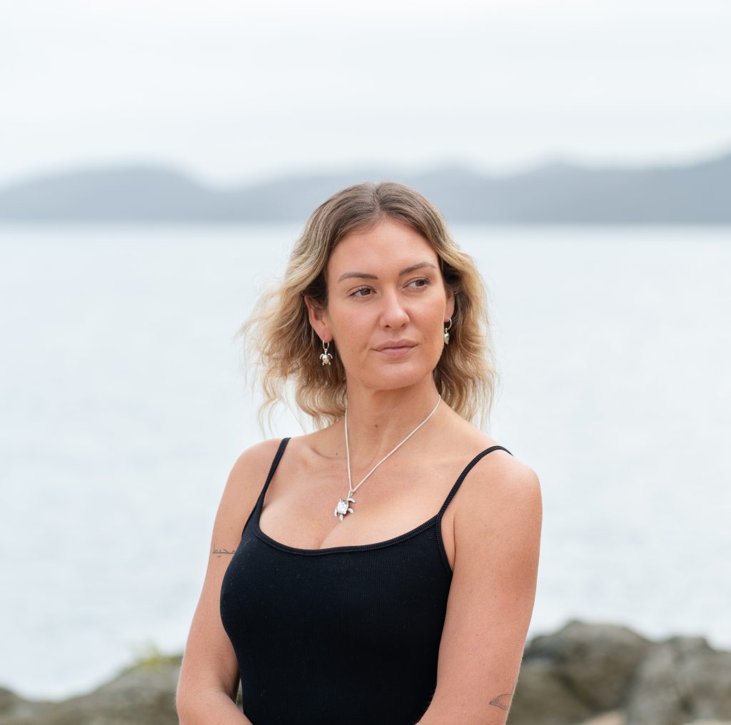 Kaikoa turtle pendant and earrings beach shot