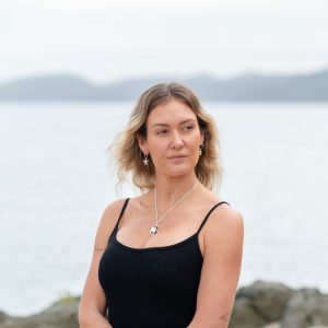 Kaikoa turtle pendant and earrings beach shot